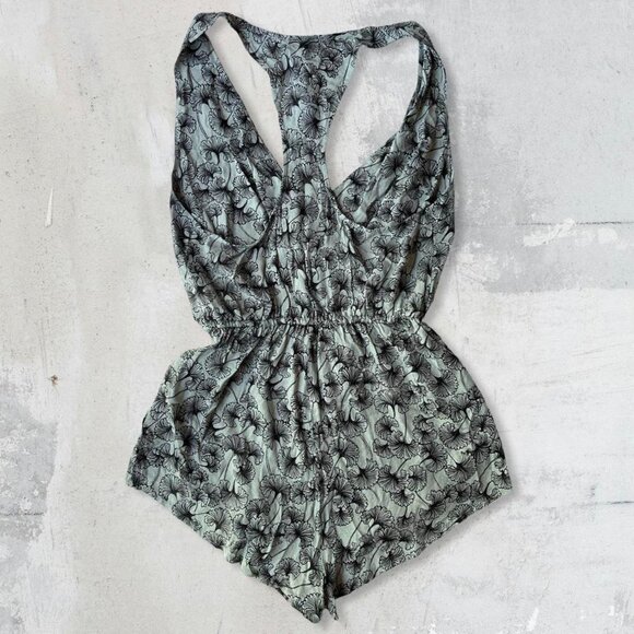 NWT Urban Outfitters Romper - Picture 2 of 7